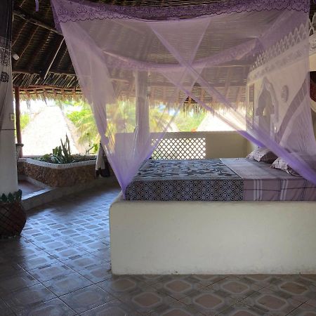 Coconut Village Beach Resort Diani Beach Buitenkant foto