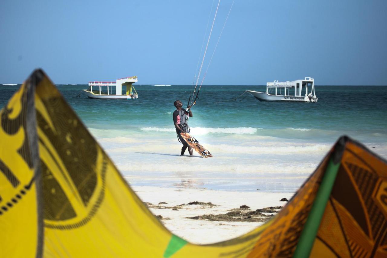 Coconut Village Beach Resort Diani Beach Buitenkant foto