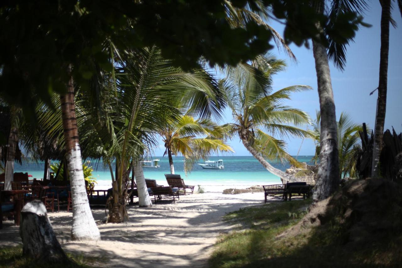 Coconut Village Beach Resort Diani Beach Buitenkant foto