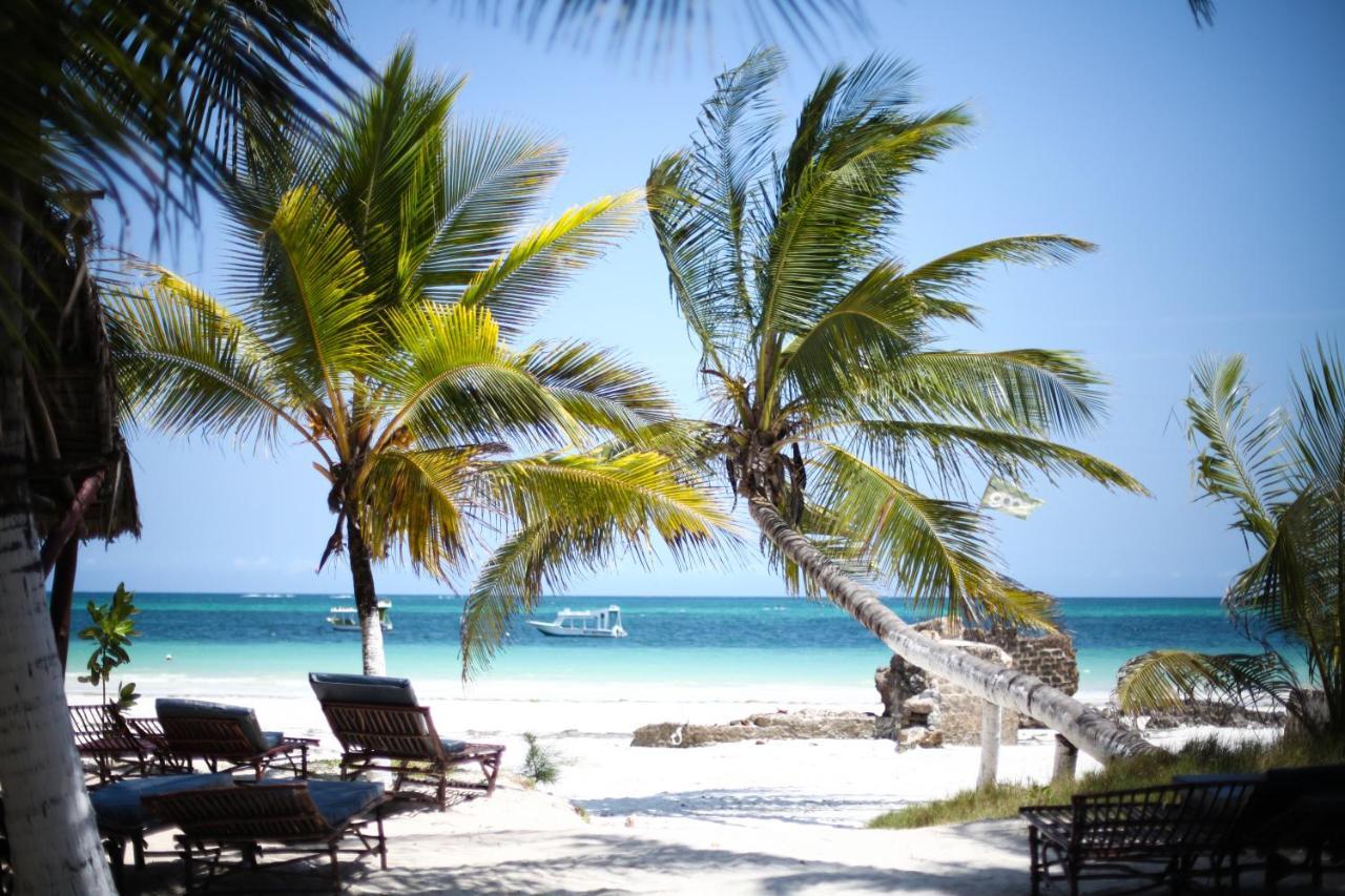 Coconut Village Beach Resort Diani Beach Buitenkant foto