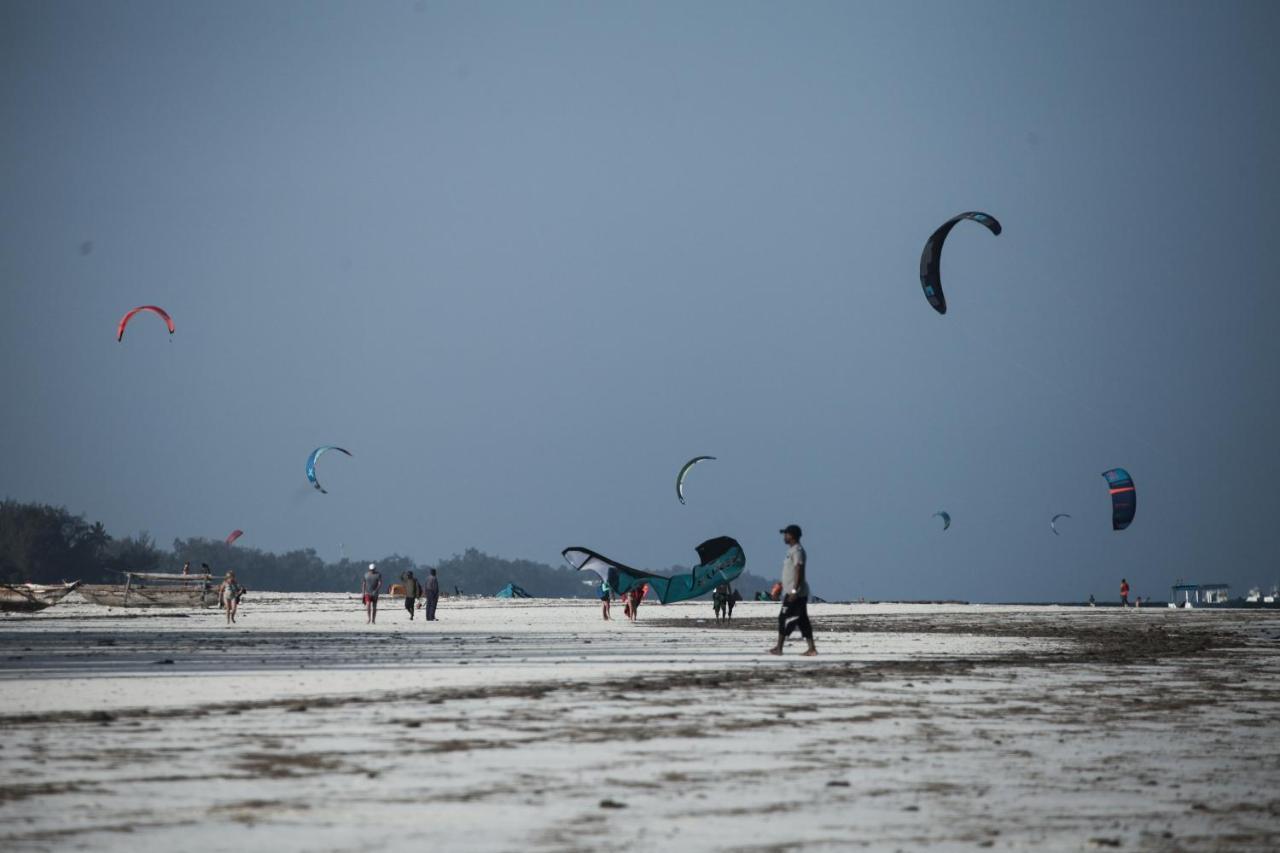 Coconut Village Beach Resort Diani Beach Buitenkant foto