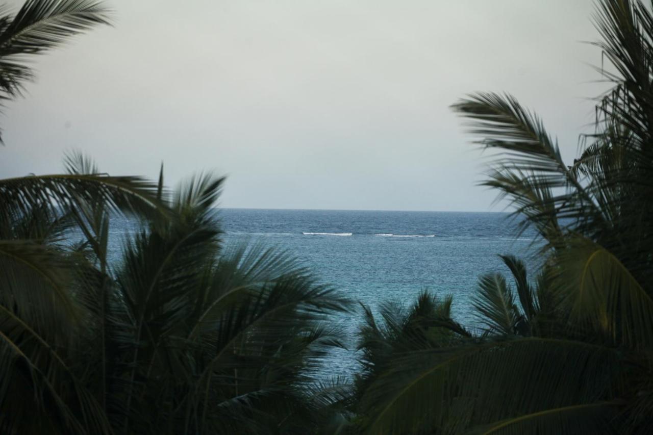 Coconut Village Beach Resort Diani Beach Buitenkant foto