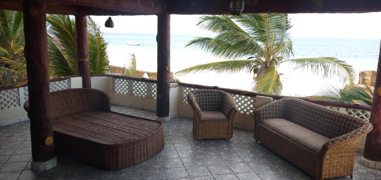 Coconut Village Beach Resort Diani Beach Buitenkant foto
