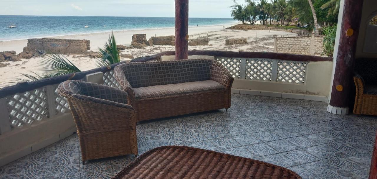 Coconut Village Beach Resort Diani Beach Buitenkant foto