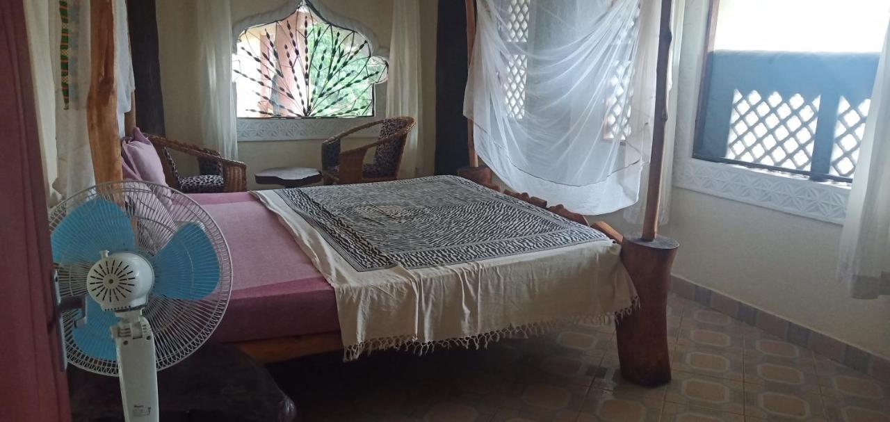 Coconut Village Beach Resort Diani Beach Buitenkant foto