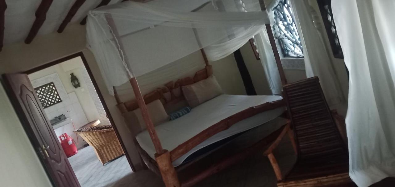 Coconut Village Beach Resort Diani Beach Buitenkant foto