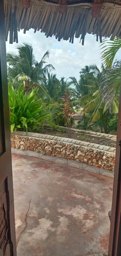 Coconut Village Beach Resort Diani Beach Buitenkant foto
