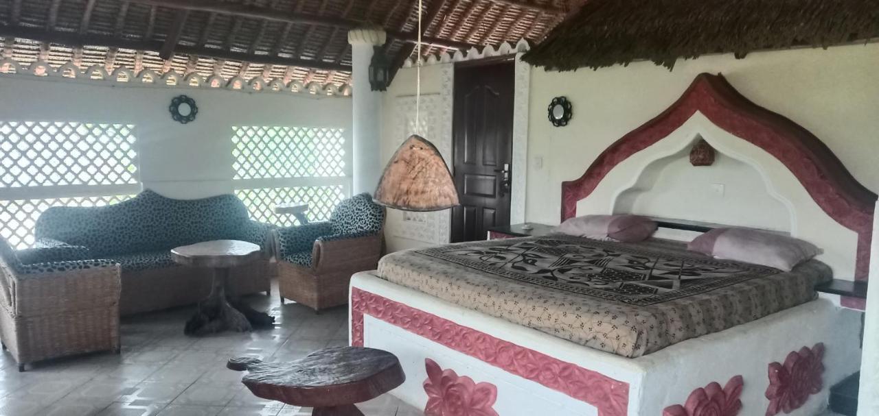 Coconut Village Beach Resort Diani Beach Buitenkant foto