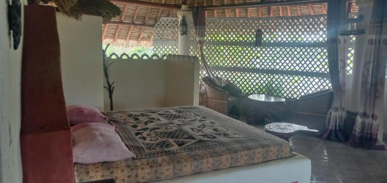 Coconut Village Beach Resort Diani Beach Buitenkant foto