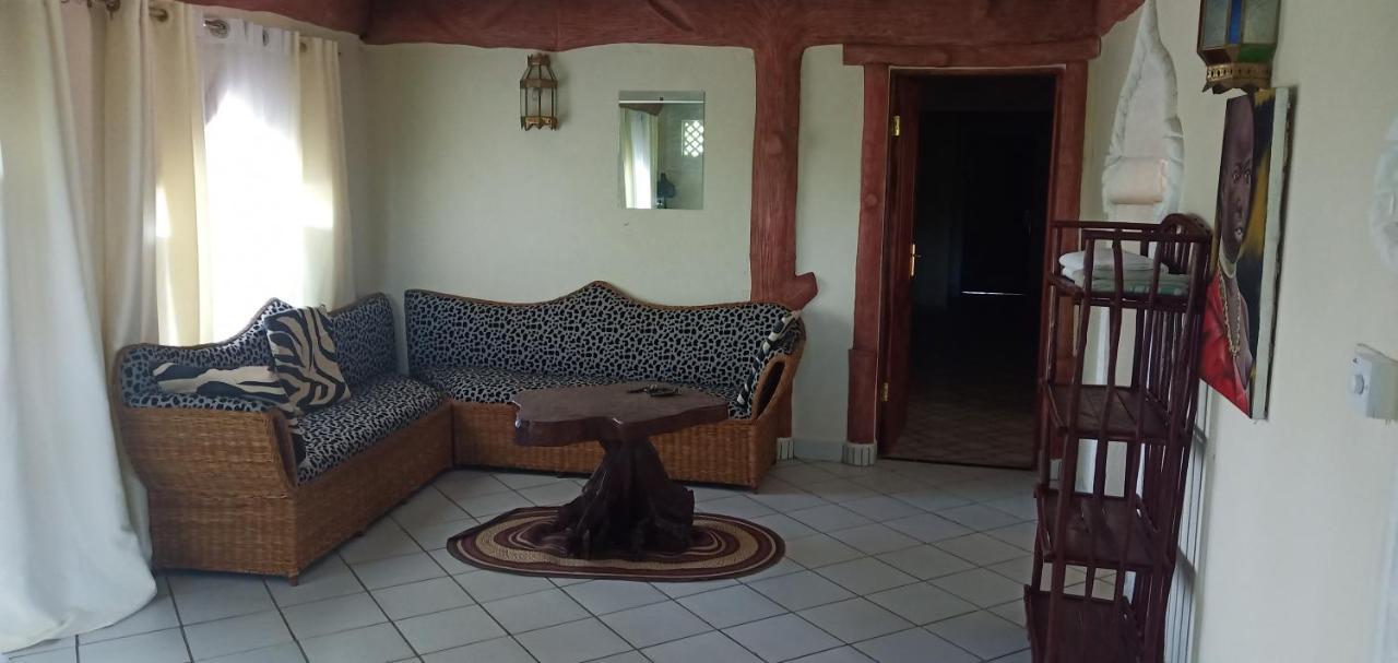 Coconut Village Beach Resort Diani Beach Buitenkant foto