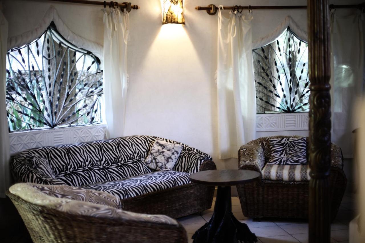 Coconut Village Beach Resort Diani Beach Buitenkant foto