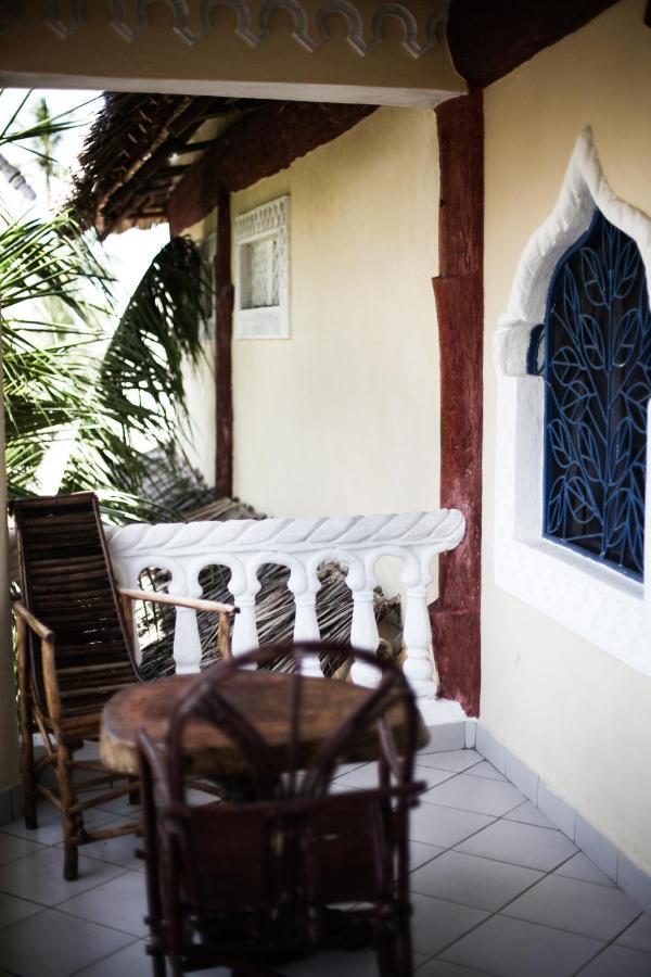 Coconut Village Beach Resort Diani Beach Buitenkant foto
