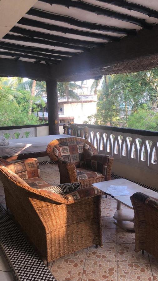 Coconut Village Beach Resort Diani Beach Buitenkant foto