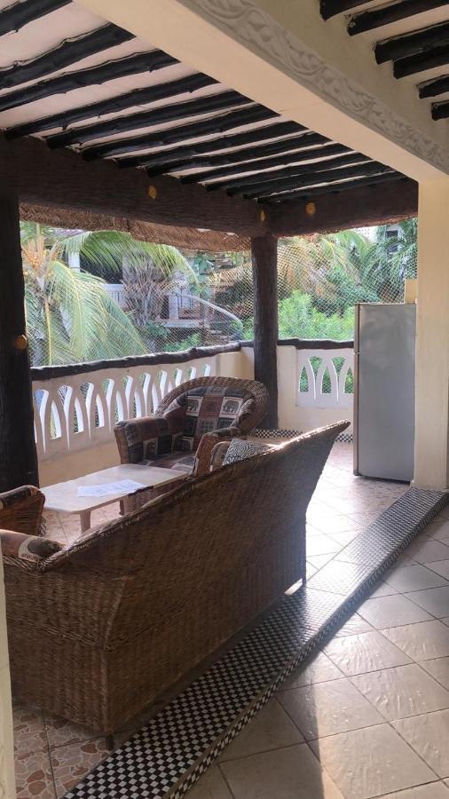 Coconut Village Beach Resort Diani Beach Buitenkant foto
