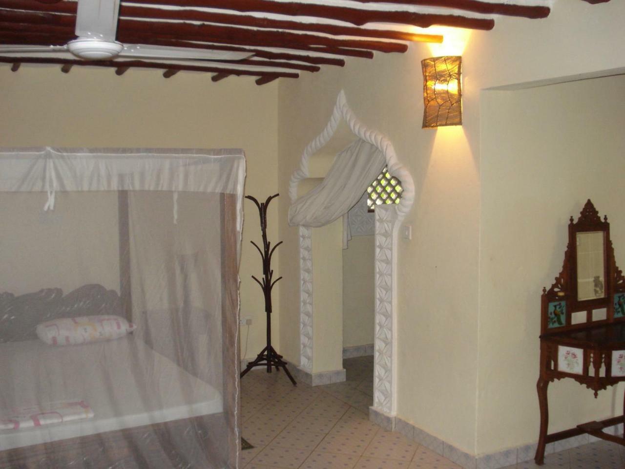 Coconut Village Beach Resort Diani Beach Kamer foto